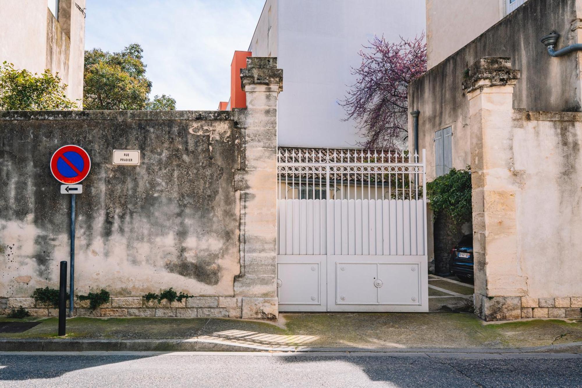 Demeure & Confort Nîmes Extérieur photo
