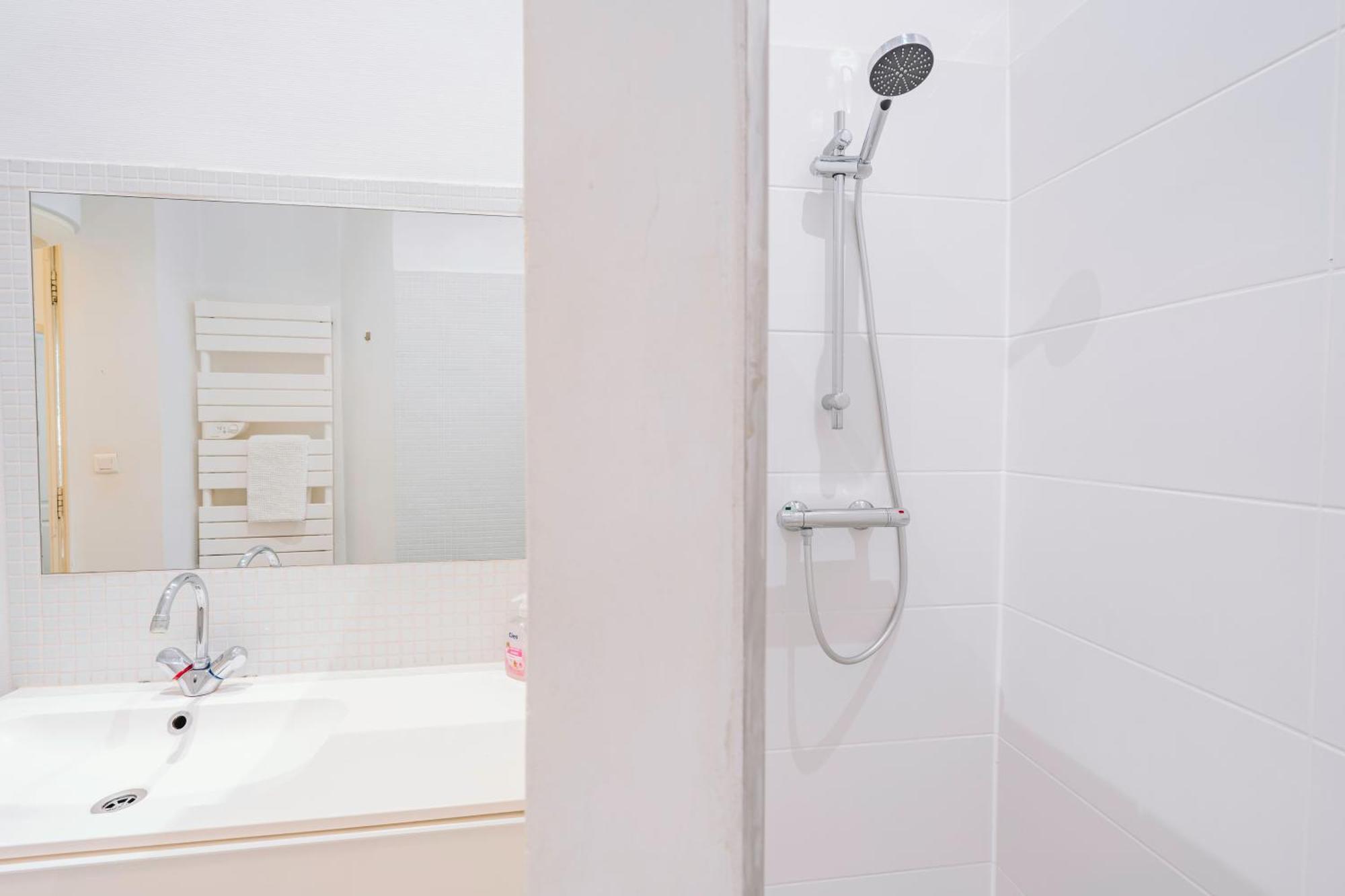Demeure & Confort Nîmes Extérieur photo