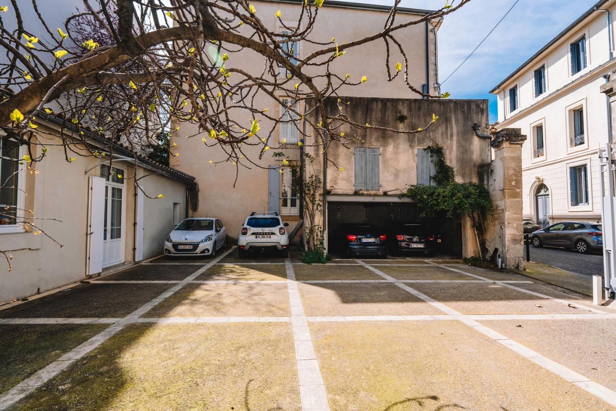 Demeure & Confort Nîmes Extérieur photo