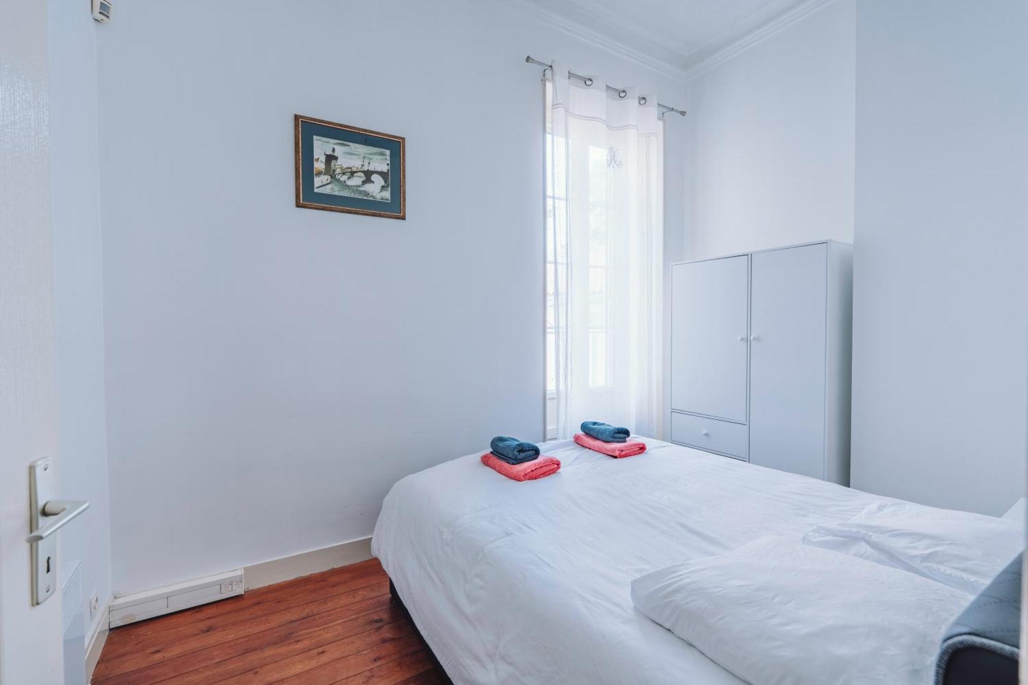 Demeure & Confort Nîmes Extérieur photo