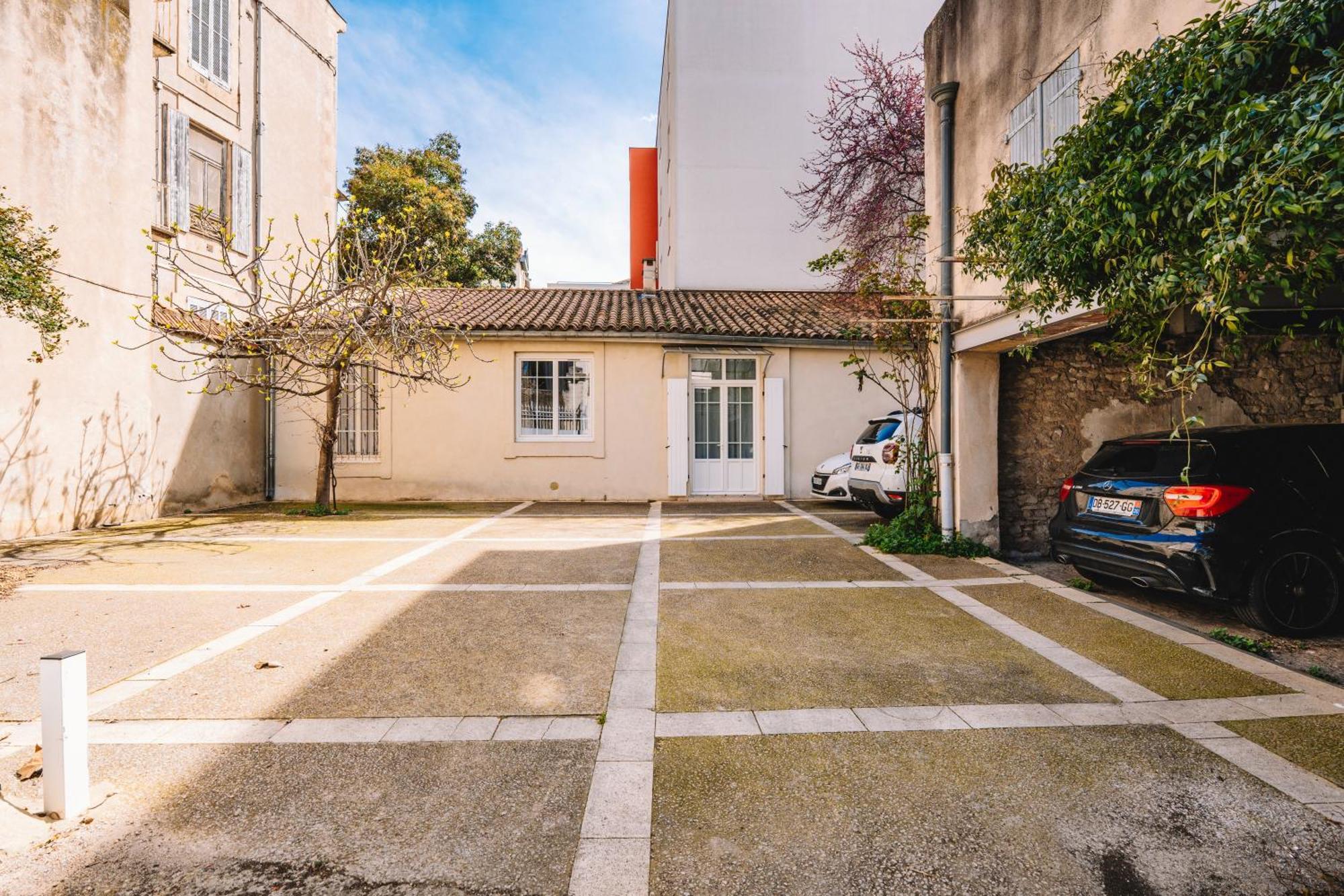 Demeure & Confort Nîmes Extérieur photo