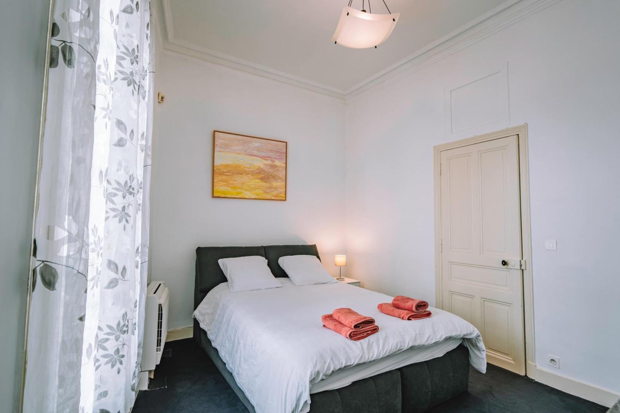 Demeure & Confort Nîmes Extérieur photo