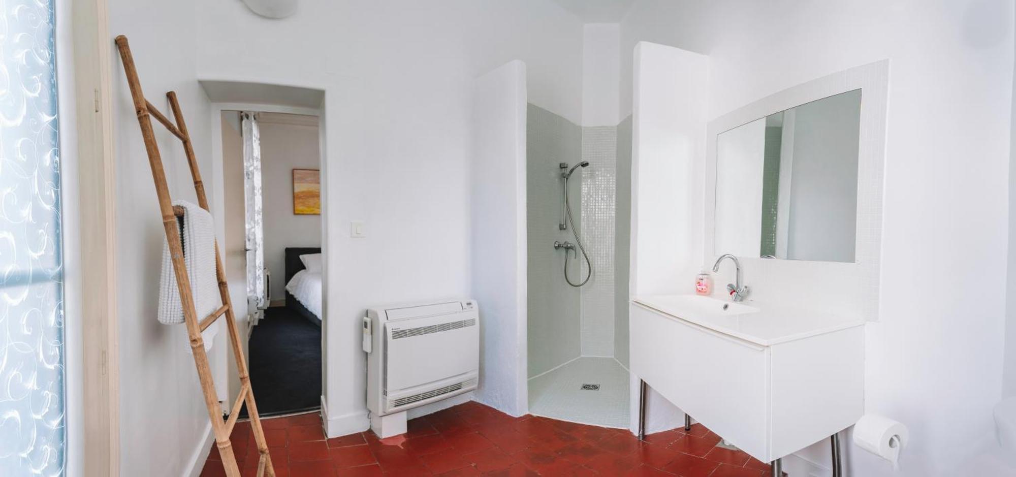 Demeure & Confort Nîmes Extérieur photo