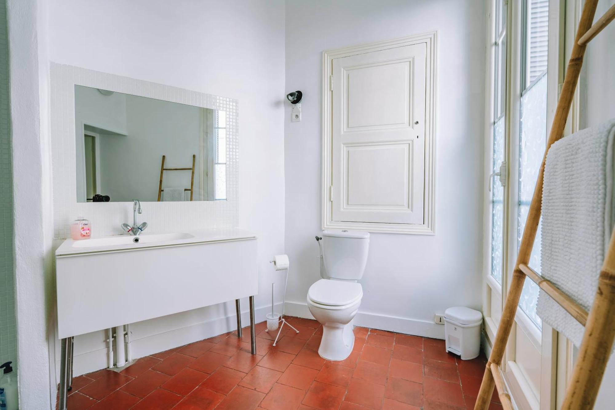 Demeure & Confort Nîmes Extérieur photo