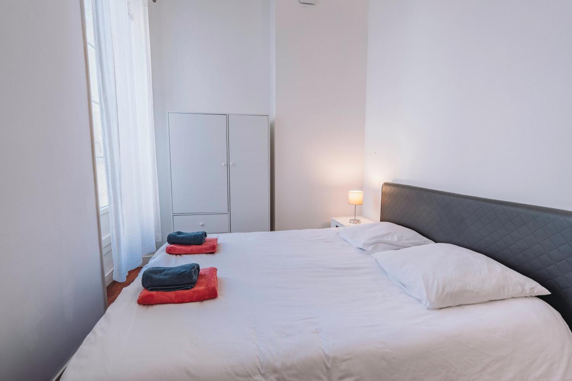 Demeure & Confort Nîmes Extérieur photo